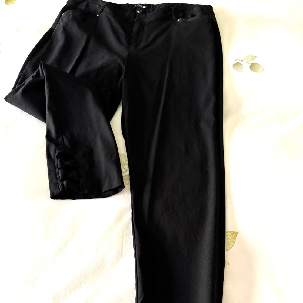 Roz & Ali Black tapered leg pants size 12